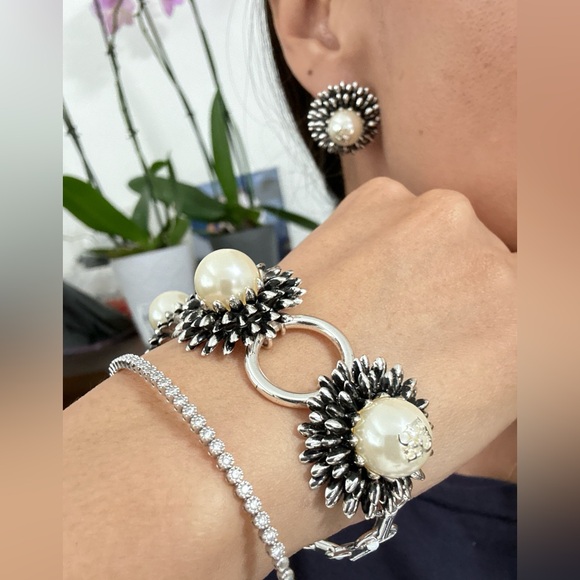Authentic RareCarolina Herrera Flower Pearl Prata bracelet and earrings/designer - Picture 7 of 9
